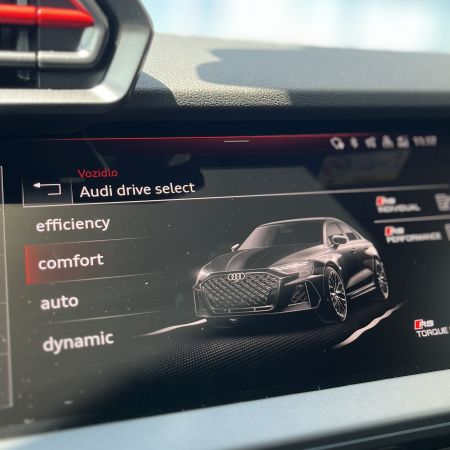 Audi RS3 limuzína 2.5 TFSI 294kw