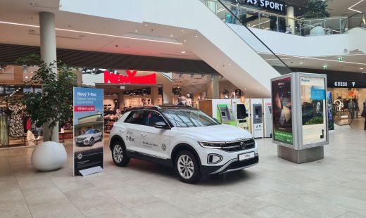 VW T-roc v Eperia Shopping Mall