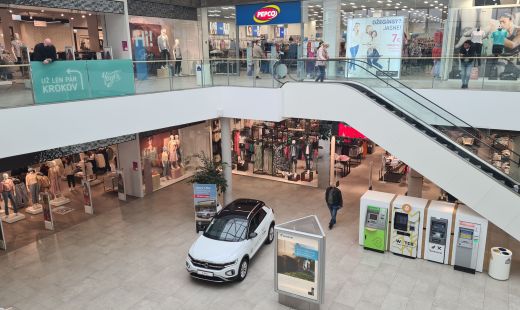 VW T-roc v Eperia Shopping Mall