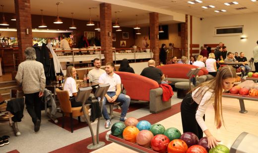 Večierok s bowlingom