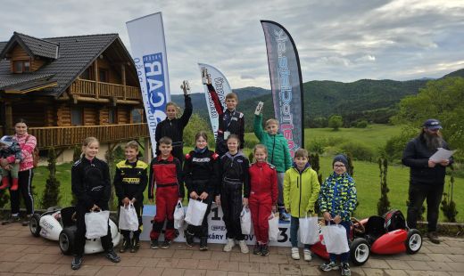 Minišoféri na motokárach pretekali dole údolím Lipovce