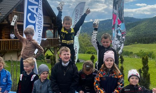 Minišoféri na motokárach pretekali dole údolím Lipovce