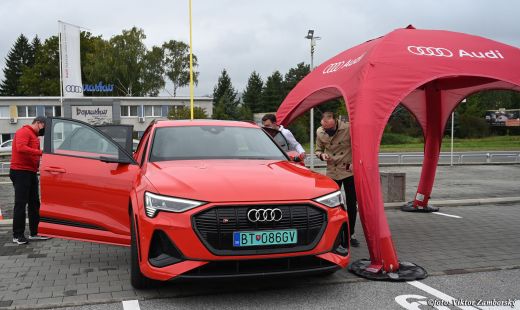 Zákazníci si vyskúšali jazdu na prémiových Audi e-tron vozidlách