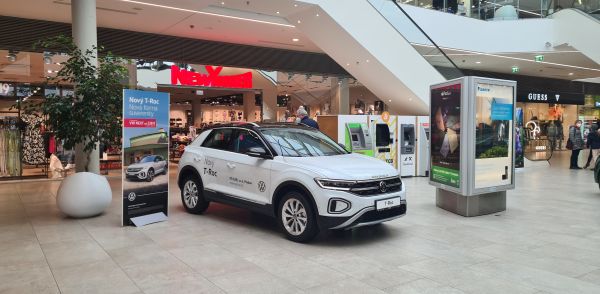 VW T-roc v Eperia Shopping Mall