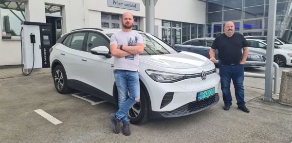 Semanovci sú verní Volkswagenu, prechádzajú na elektrické vozidlá Semanovci sú verní Volkswagenu, prechádzajú na elektrické vozidlá