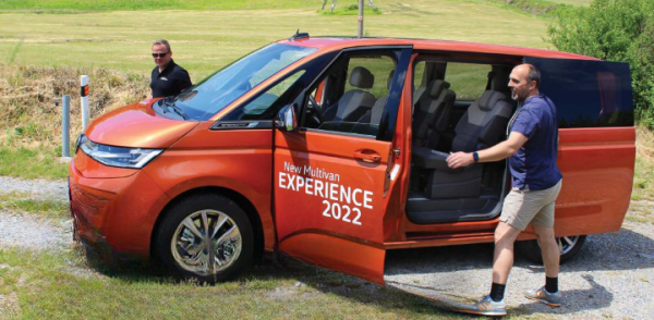 Nový VW Multivan môže aj trampovať Nový VW Multivan môže aj trampovať
